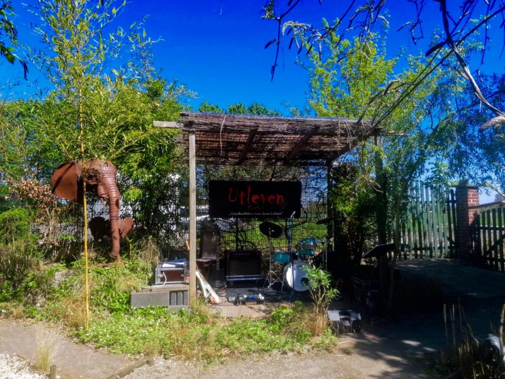 Mehr Informationen gibt es persönlich von der freien Gartenberaterin de Wolff www.freie-Gartenberatung.de von Garten und Kunst de Wolff für das raue Küstenklima in Wilhelmshaven , Cuxhaven, Friesland, Ostfriesland, Norddeich, Norden, Krummhörn, Hage, Berumbur, Großheide freie Gartenberatung Erna de Wolff aus Moormerland Ostfriesland Norddeutschland Niedersachsen Gartenplanung Beratung Gartenideen Garteninspiration von Erna de Wolff Gartenberatung Moormerland und Gartenplanung Ostfriesland Gartengestaltung in Niedersachsen Im Schaugarten Garten und kunst in Ostfriesland zeigt Gartenexperte viele Gartenideen