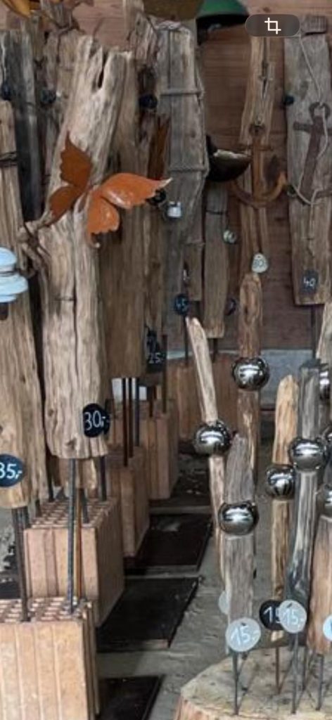 freien Gartenberaterin de Wolff www.freie-Gartenberatung.de von Garten und Kunst de Wolff für das raue Küstenklima in Wilhelmshaven, Cuxhaven, Friesland, Ostfriesland, Norddeich, Norden, Krummhörn, Hage, Berumbur, Großheide us Moormerland Ostfriesland Norddeutschland Niedersachsen Gartenplanung Beratung Gartenideen Garteninspiration von Erna de Wolff Gartenberatung Jheringsfehn Gartenplanung Ostfriesland Gartengestaltung in Niedersachsen Im Schaugarten Garten und Kunst in Ostfriesland zeigt Gartenexperte viele Gartenideen